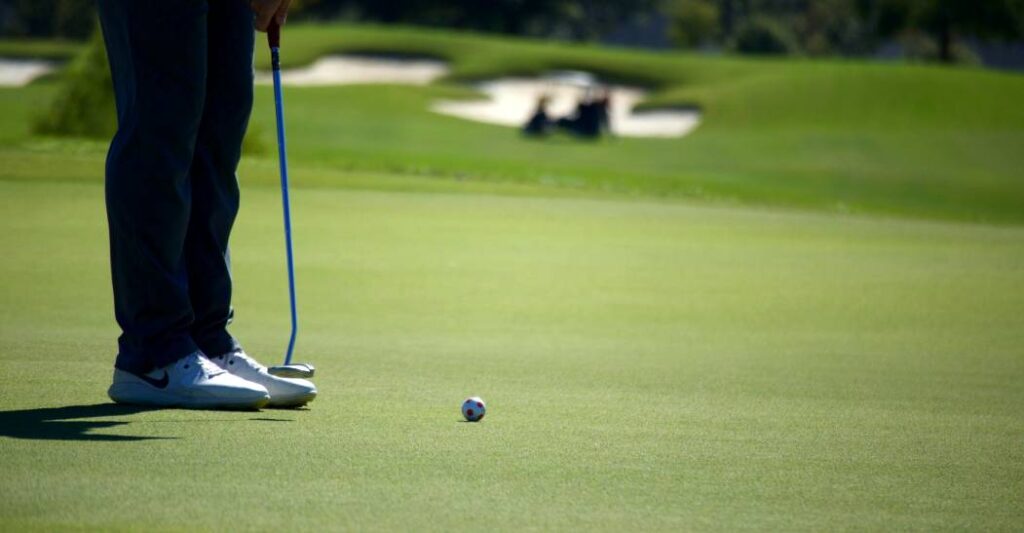 Putters of wedges voor kortere afstanden naar de hole